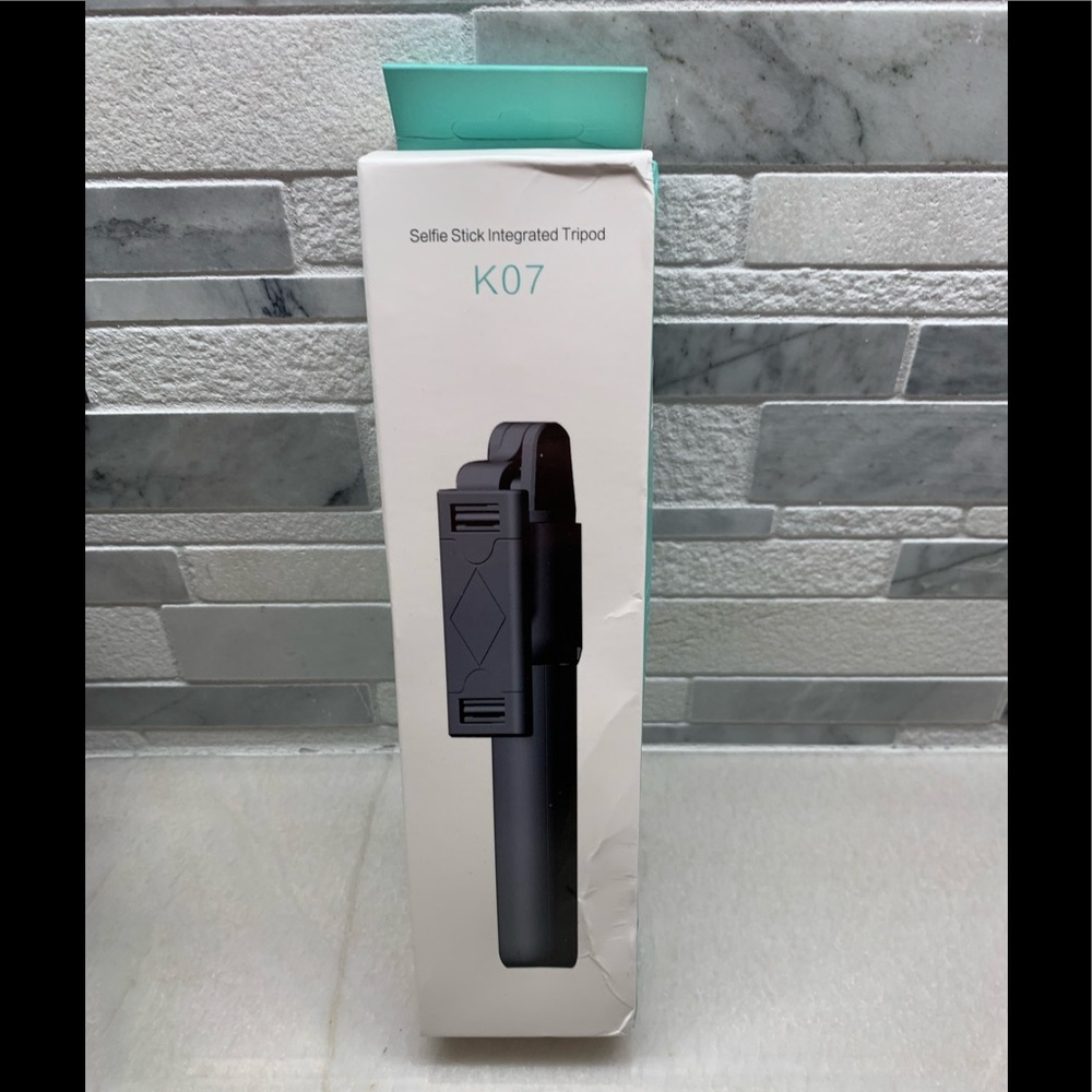 NIB K07 Selfie Stick Integrated Tripod